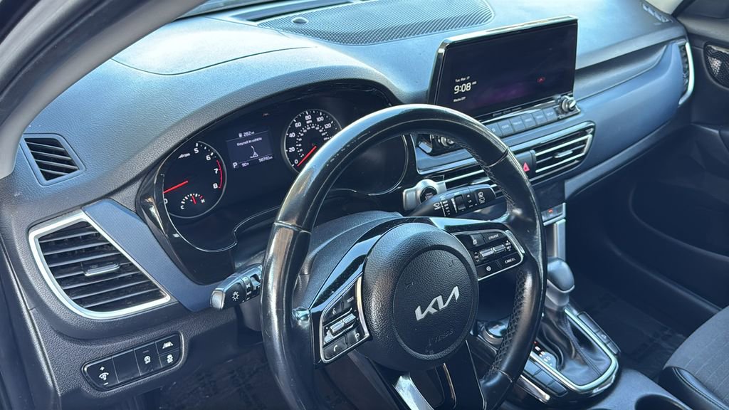 Used 2023 Kia Seltos S w/ Navigation Package image 21