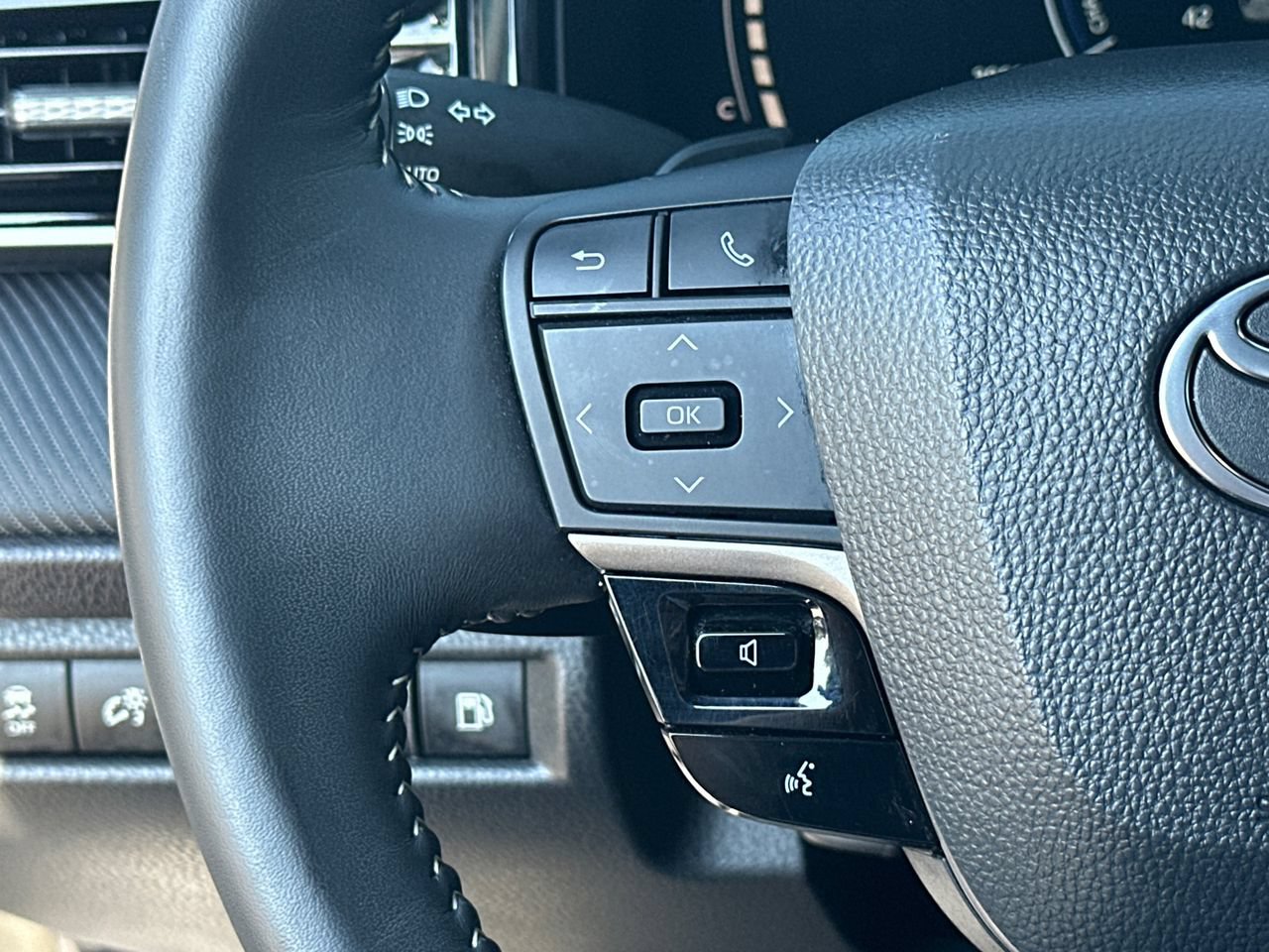 Used 2025 Toyota Camry SE w/ Multimedia Upgrade Package FWD image 26
