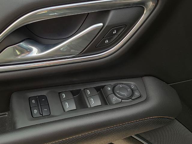 Used 2023 GMC Yukon AT4 AWD/4WD image 24