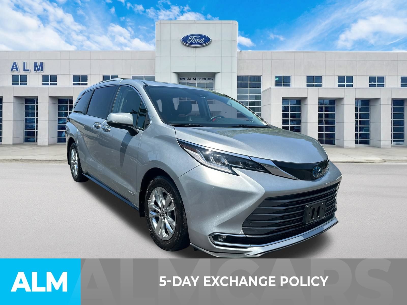 Used 2021 Toyota Sienna Limited FWD image 3