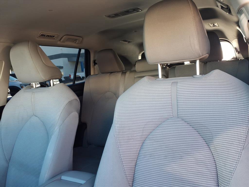 Used 2022 Toyota Highlander L image 11