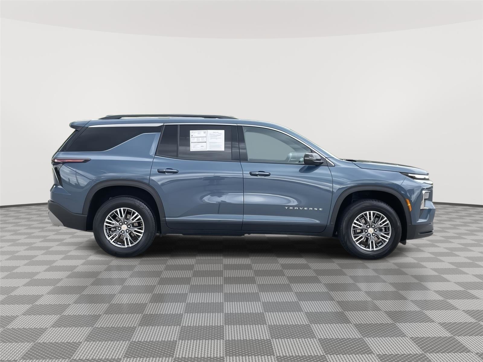 Used 2025 Chevrolet Traverse LT AWD/4WD image 6
