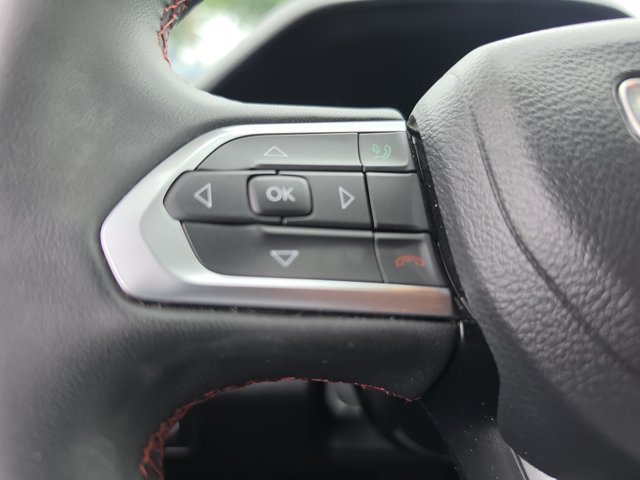 Used 2025 Jeep Compass Trailhawk AWD/4WD image 23