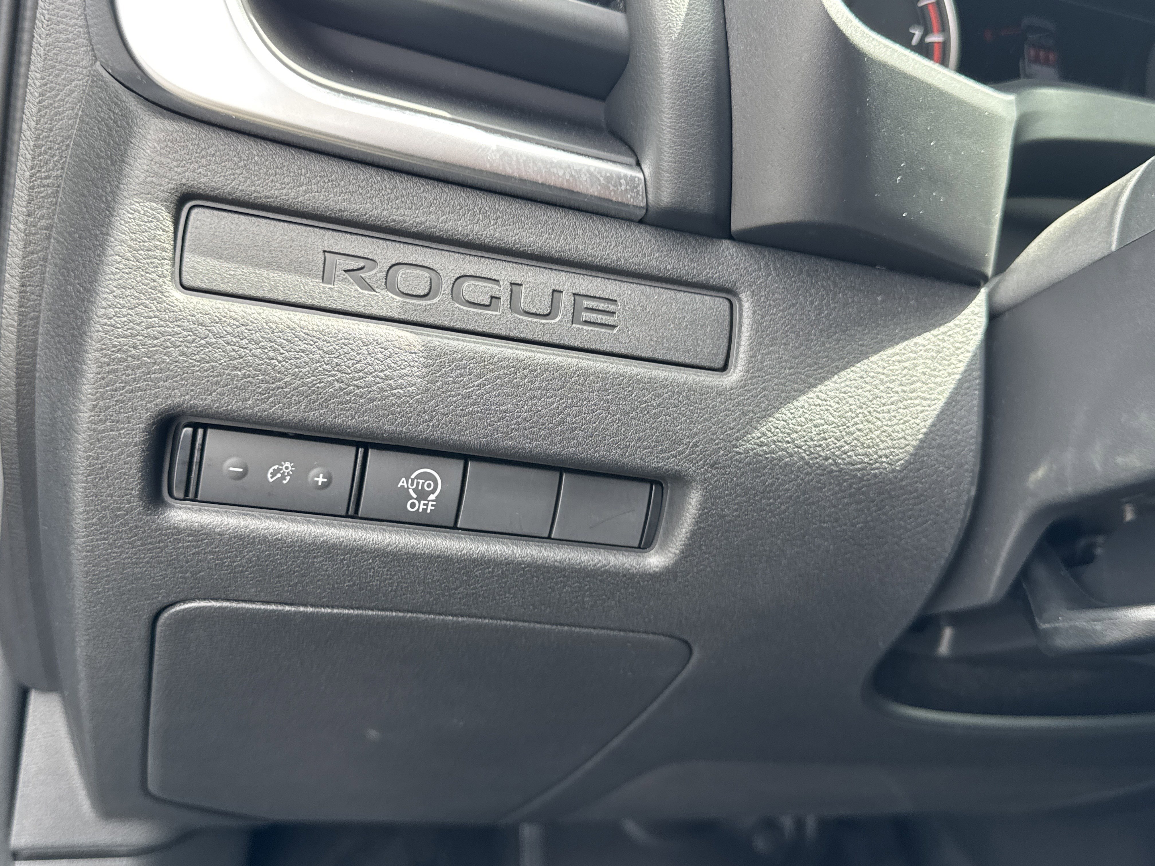 Used 2023 Nissan Rogue S FWD image 34