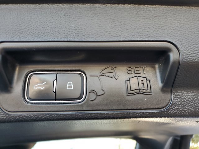 Certified 2023 Ford Explorer XLT image 8