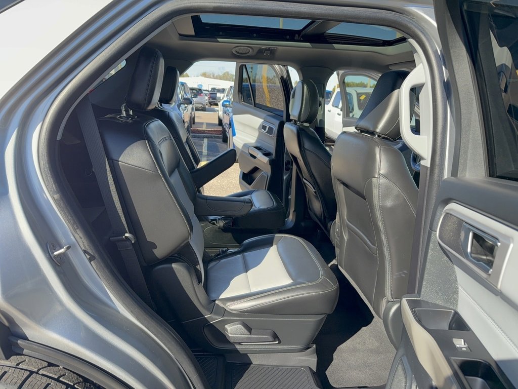 Certified 2022 Ford Explorer XLT w/ Equipment Group 202A image 15