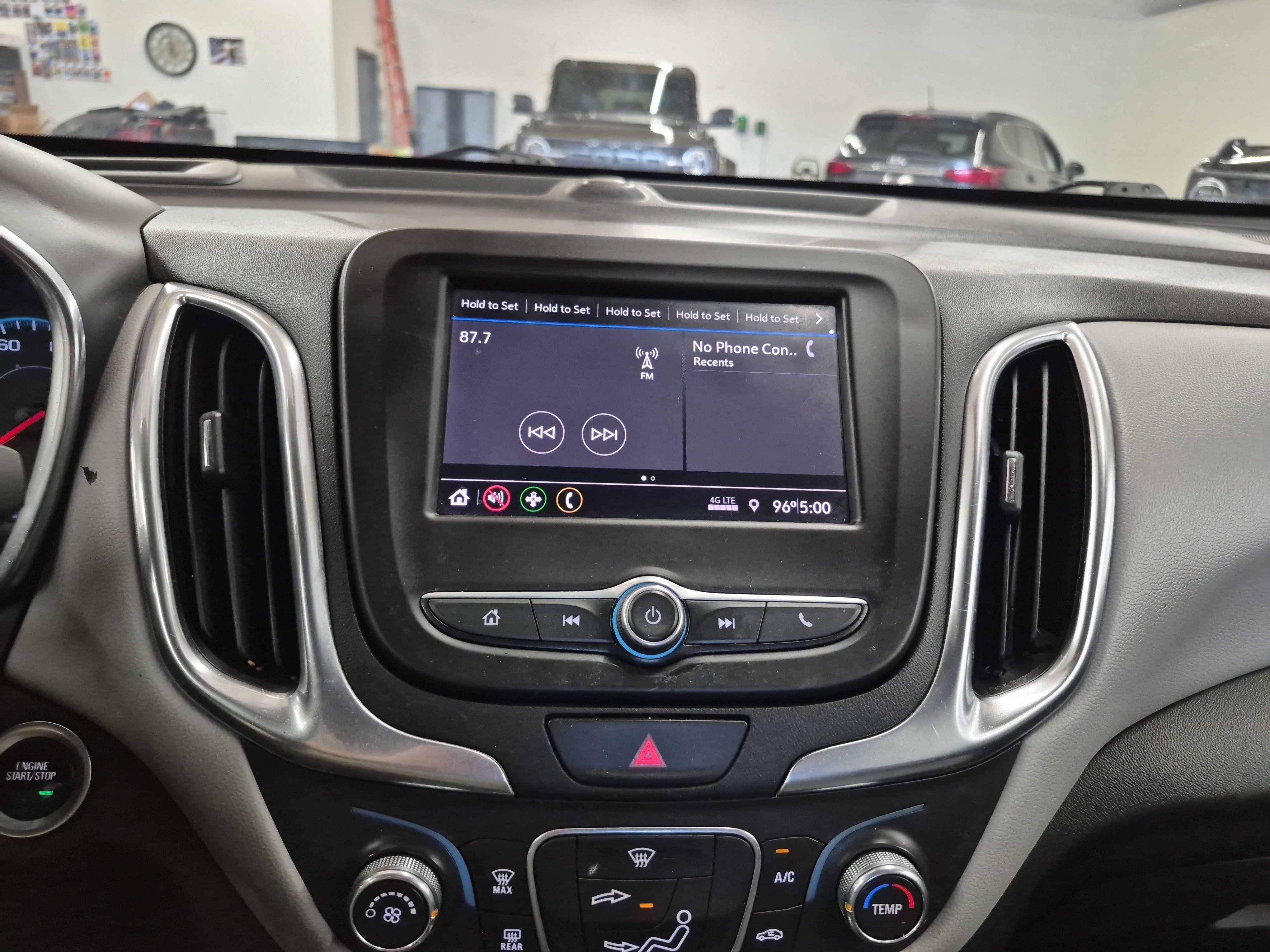 Used 2021 Chevrolet Equinox LS w/ LS Convenience Package FWD image 30