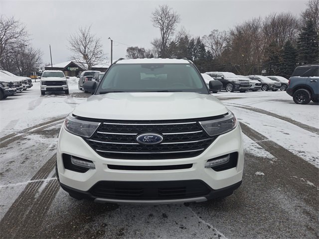 Certified 2022 Ford Explorer XLT w/ Equipment Group 202A image 16