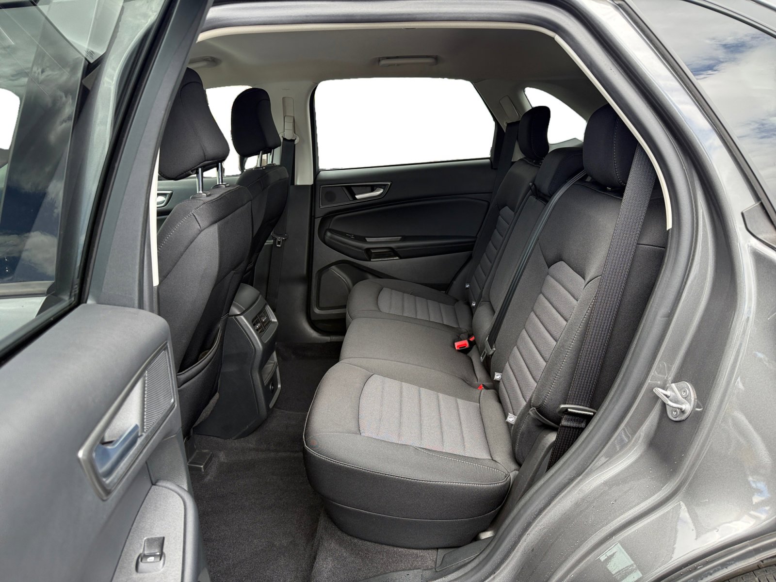 Certified 2023 Ford Edge SE w/ Black Appearance Package AWD/4WD image 16