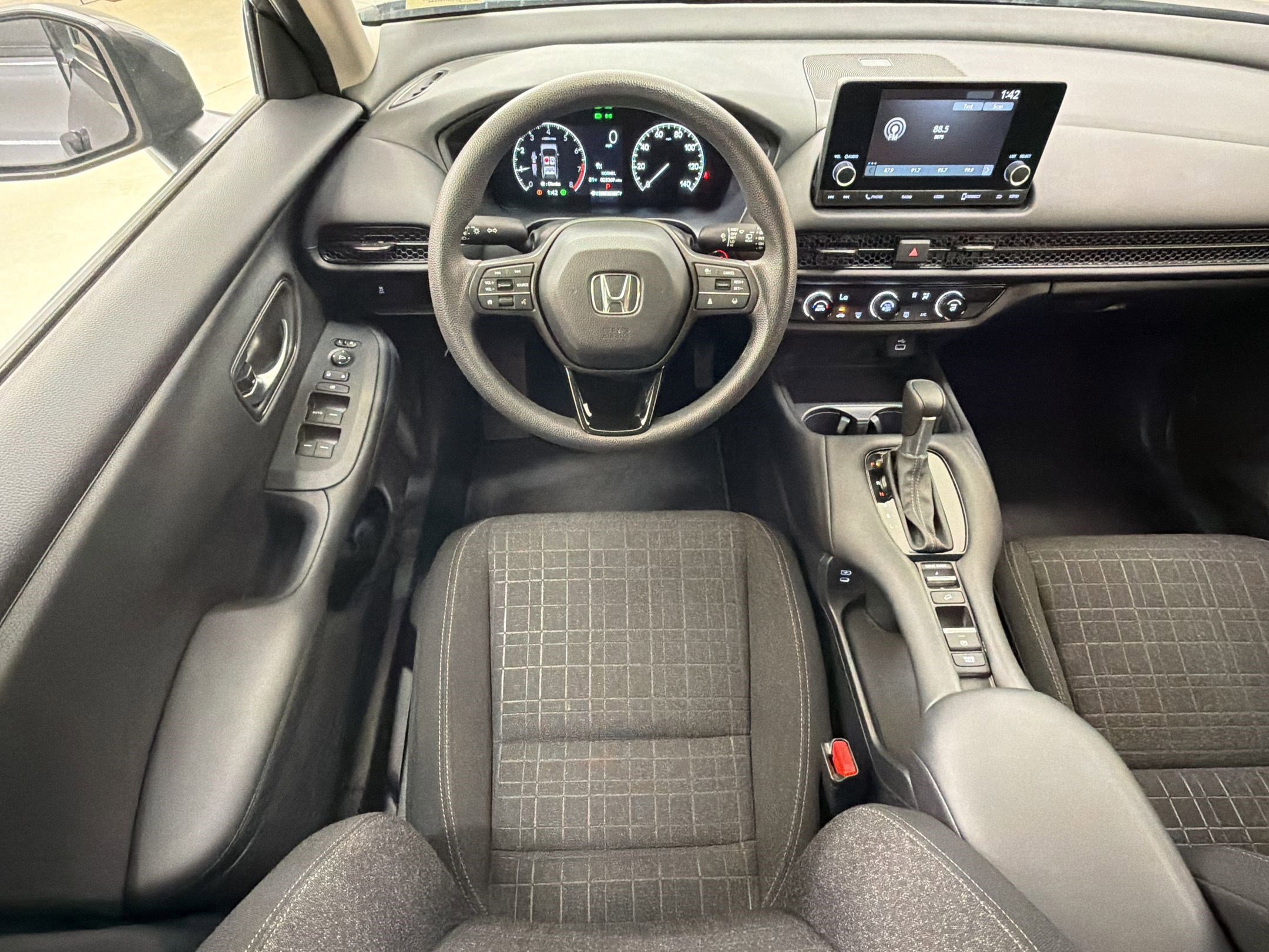 Used 2025 Honda HR-V LX image 26