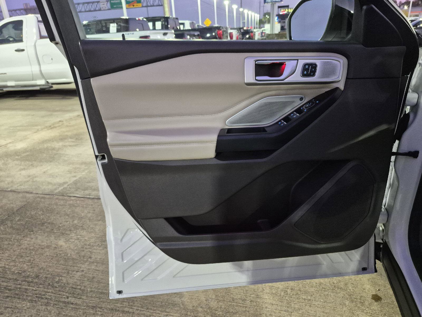 Certified 2020 Ford Explorer Platinum w/ Premium Technology Package image 16