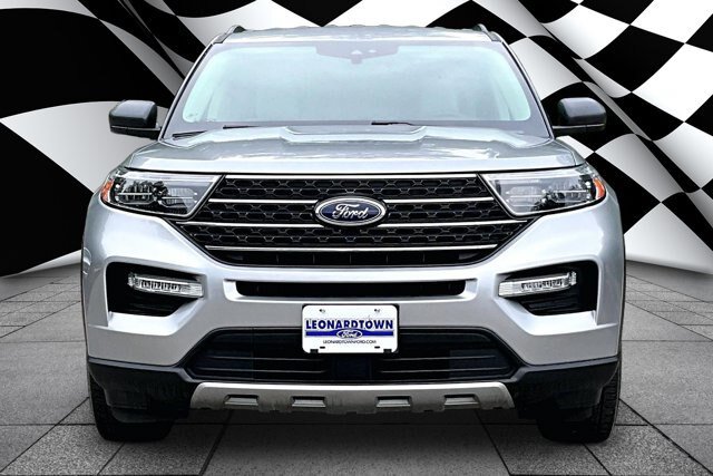 Certified 2023 Ford Explorer XLT w/ Equipment Group 202A AWD/4WD image 3