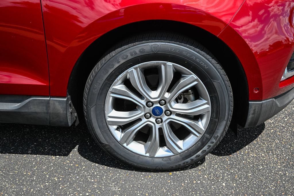 Certified 2019 Ford Edge Titanium w/ Equipment Group 301A AWD/4WD image 15