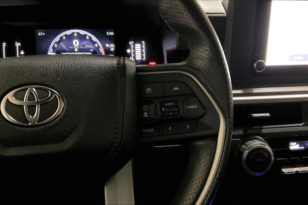 Used 2025 Toyota 4Runner SR5 AWD/4WD image 18