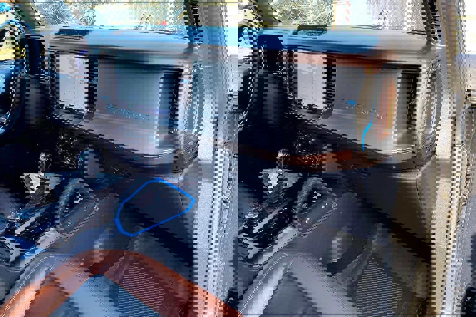 Certified 2022 Ford Bronco Outer Banks w/ Sasquatch Package image 17