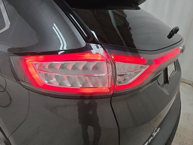 Certified 2018 Ford Edge Titanium w/ Class II Trailer Tow Package AWD/4WD image 33