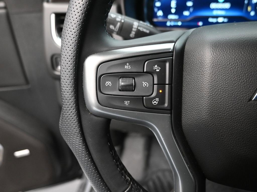 Used 2024 Chevrolet Suburban Z71 w/ Luxury Package image 12