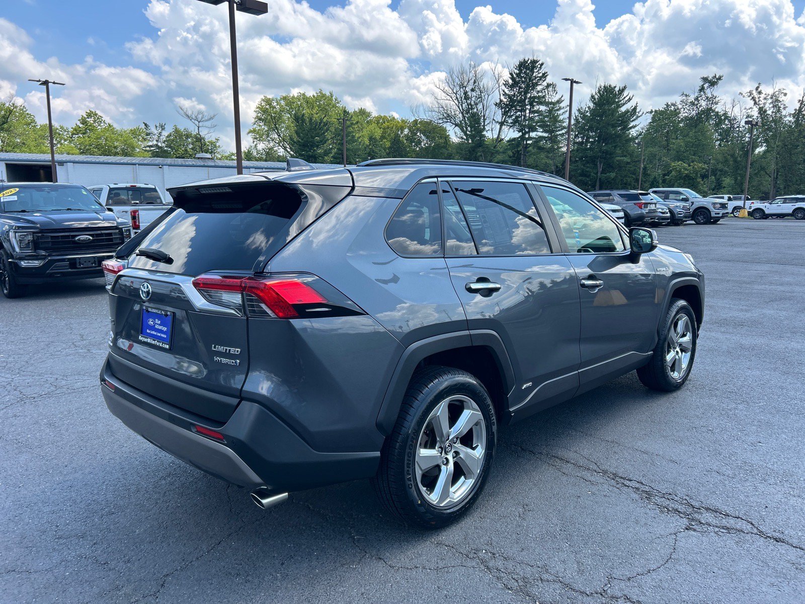Used 2019 Toyota RAV4 Limited w/ Carpet Mat Package AWD/4WD image 16