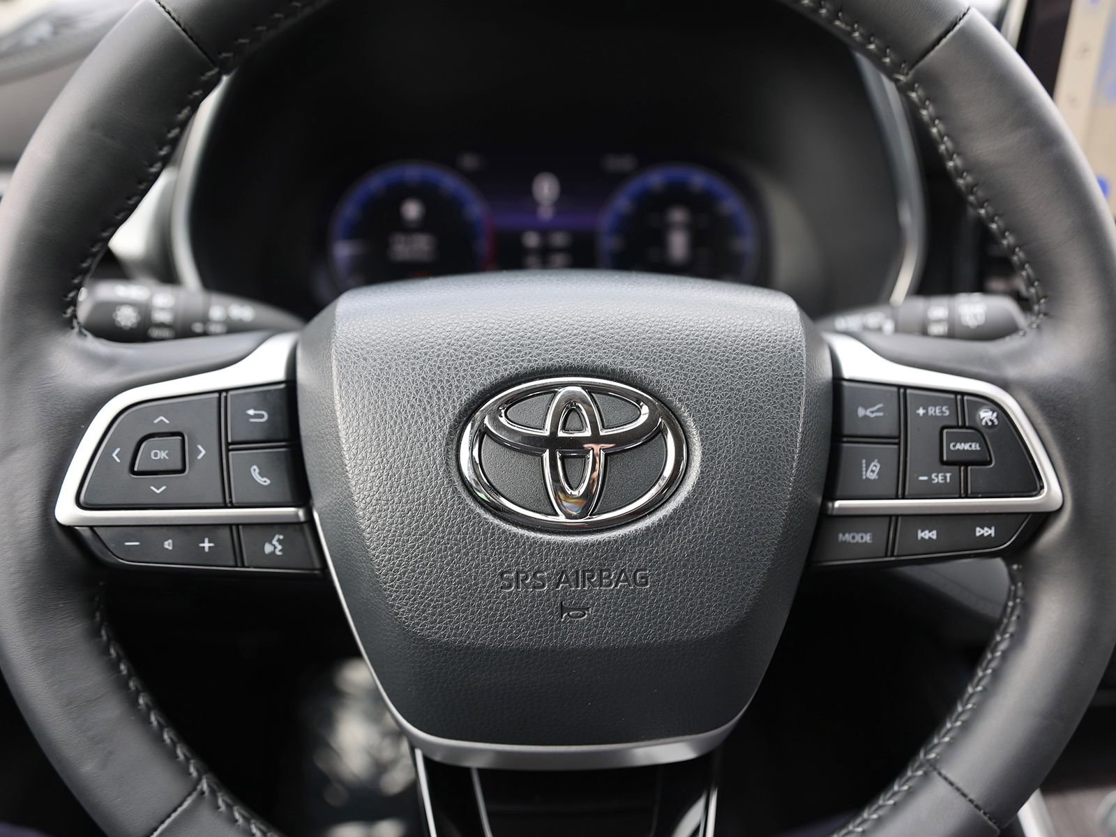 Used 2023 Toyota Highlander Platinum AWD/4WD image 42