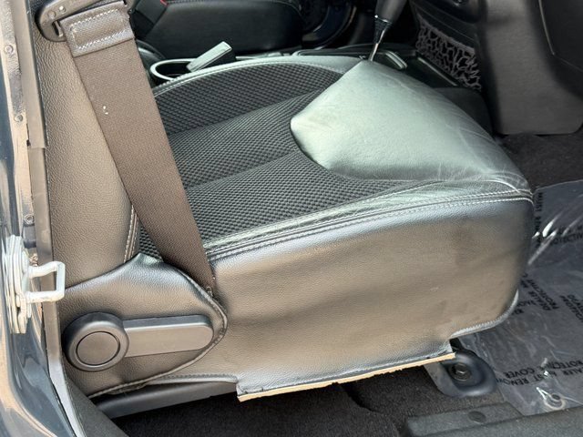 Used 2017 Jeep Wrangler Unlimited Sahara AWD/4WD image 23