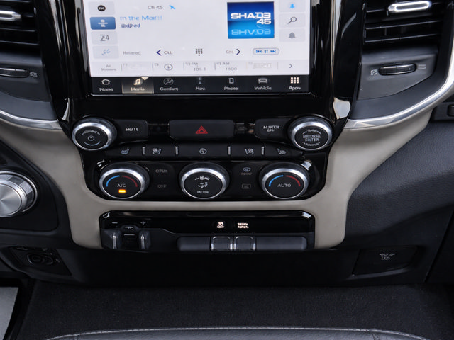 Used 2022 RAM 1500 Laramie AWD/4WD image 15