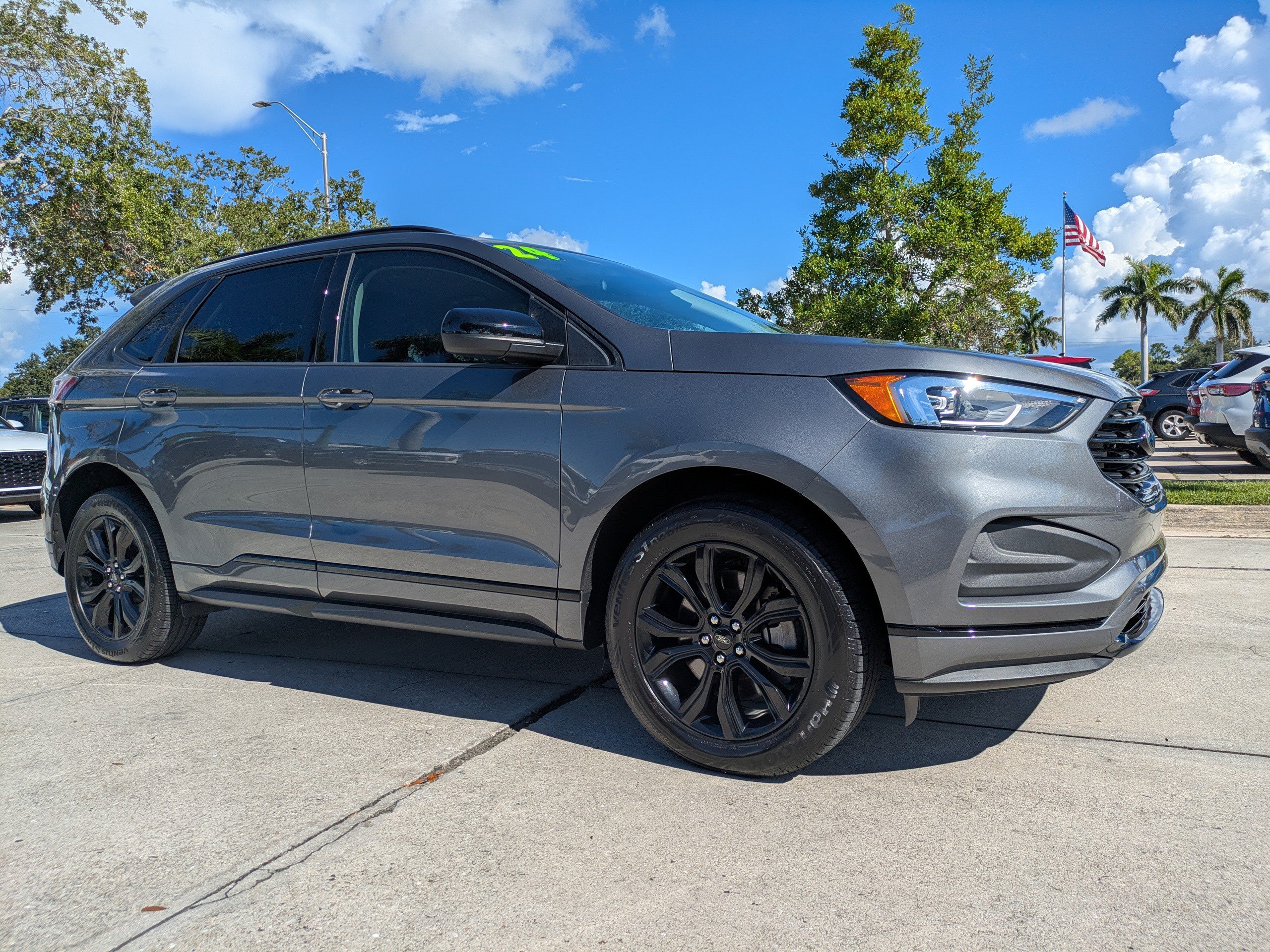 Certified 2024 Ford Edge SE w/ Black Appearance Package AWD/4WD image 2