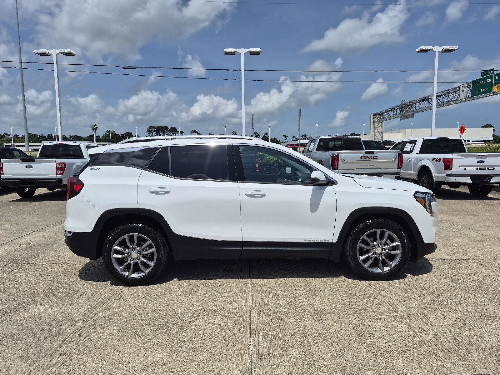 Used 2024 GMC Terrain SLT FWD image 16