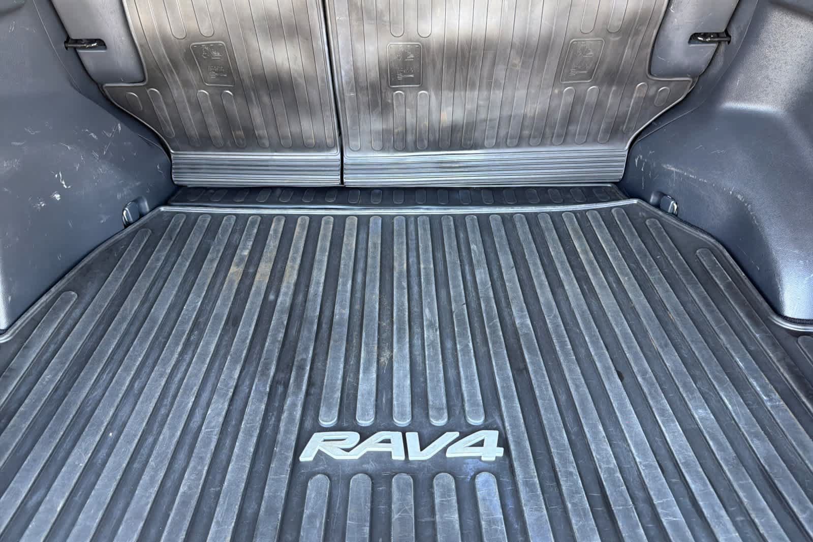 Used 2024 Toyota RAV4 XLE AWD/4WD image 15