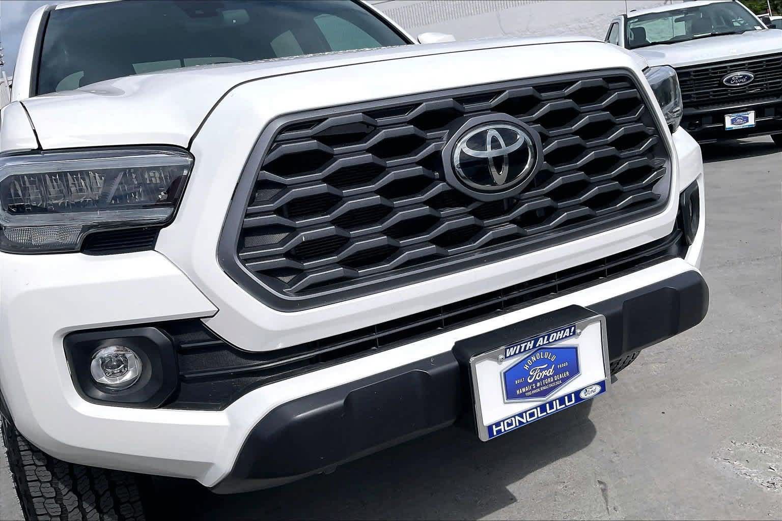Used 2023 Toyota Tacoma TRD Off-Road w/ Technology Package AWD/4WD image 33