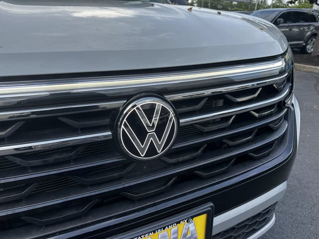 Used 2024 Volkswagen Atlas Peak Edition SE AWD/4WD image 10