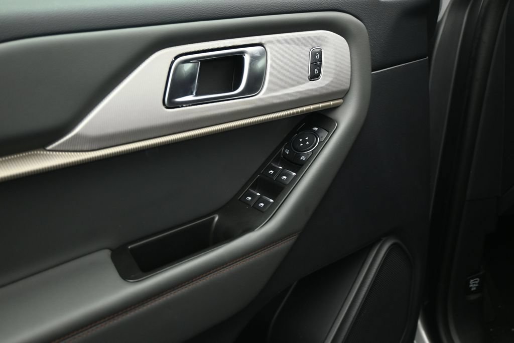 Certified 2025 Ford Explorer Active AWD/4WD image 8