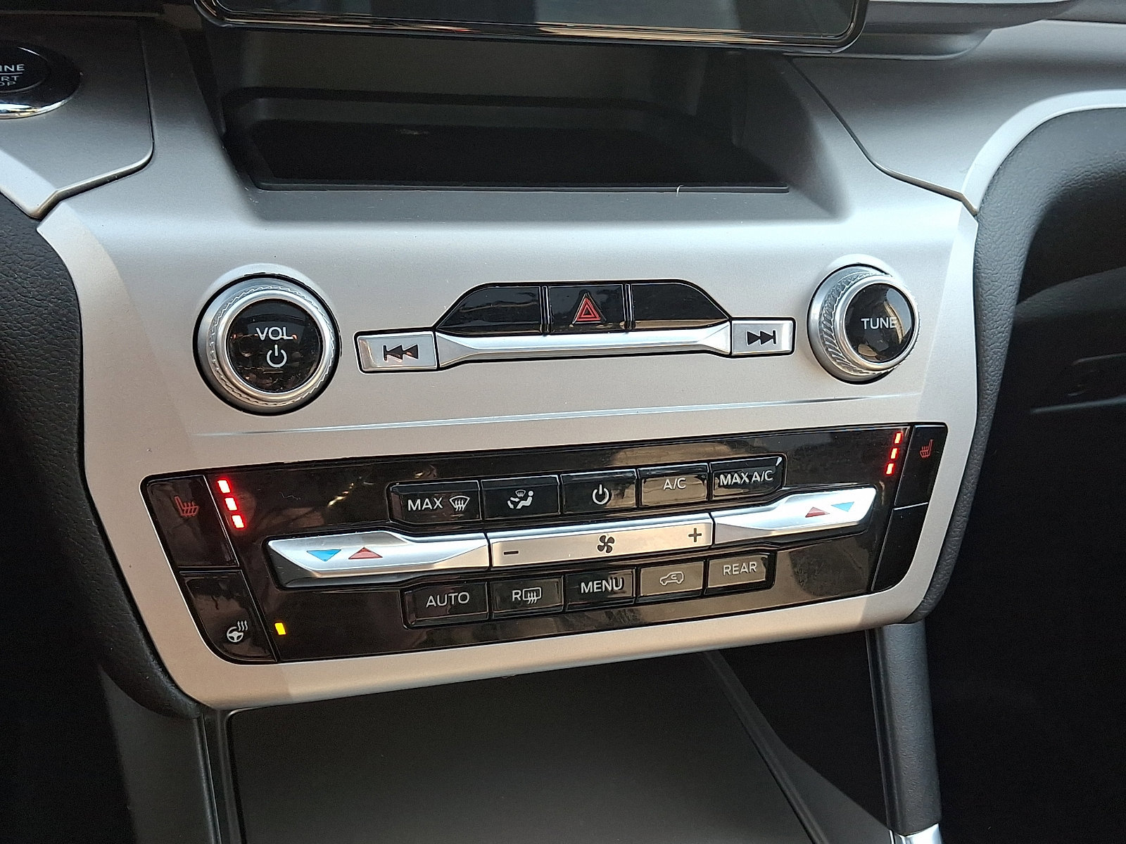 Certified 2022 Ford Explorer XLT w/ Equipment Group 202A image 23