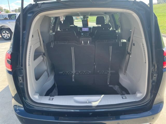 Used 2024 Chrysler Pacifica Touring-L FWD image 21
