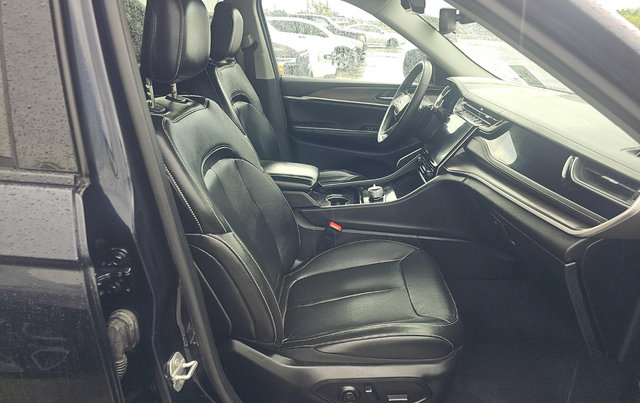 Used 2022 Jeep Grand Cherokee Limited 4xe AWD/4WD image 6