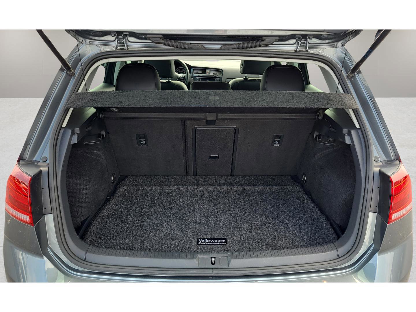 Used 2021 Volkswagen Golf 4-Door image 25