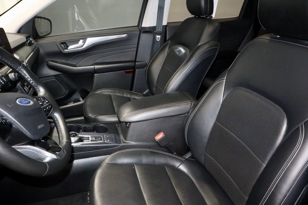 Certified 2022 Ford Escape Titanium image 25