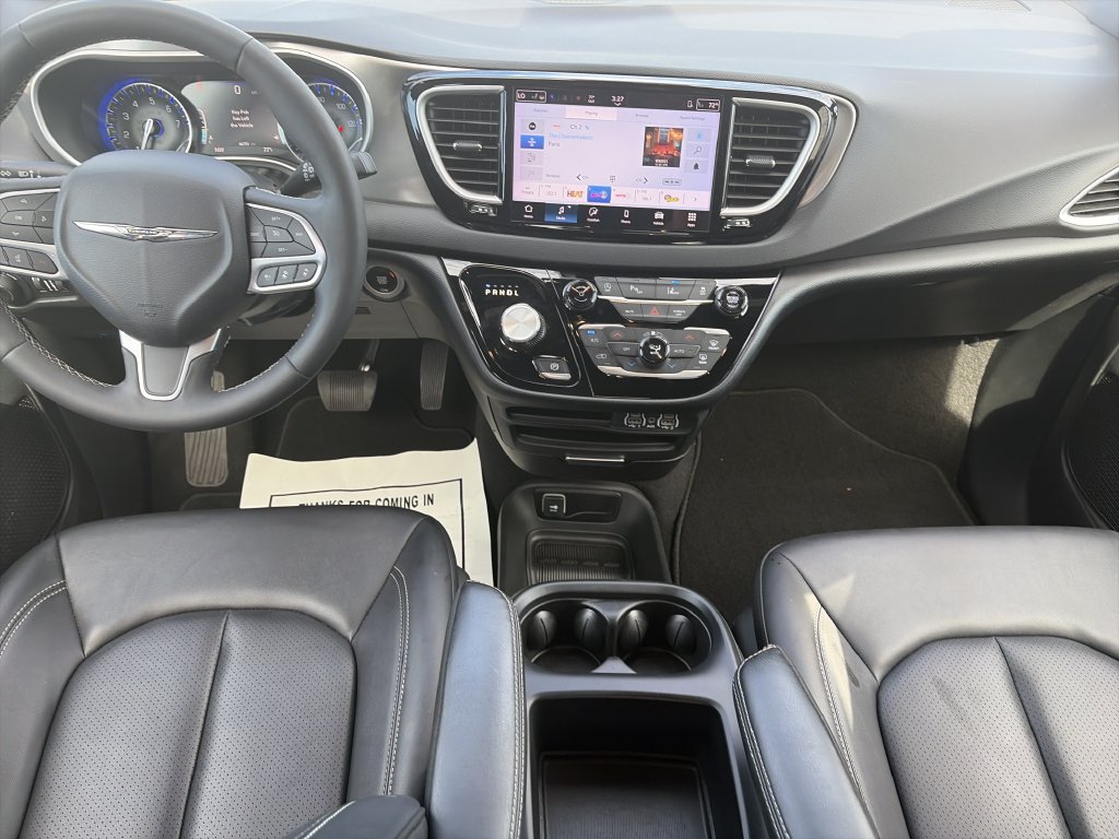 Used 2025 Chrysler Pacifica Select FWD image 14