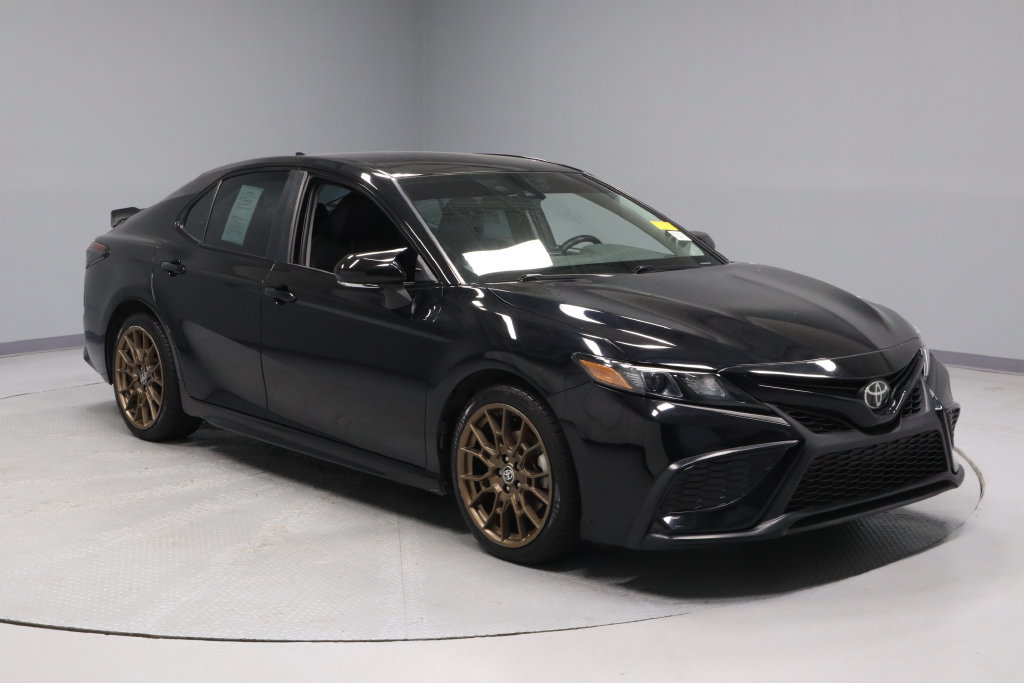 Used 2023 Toyota Camry SE FWD image 1