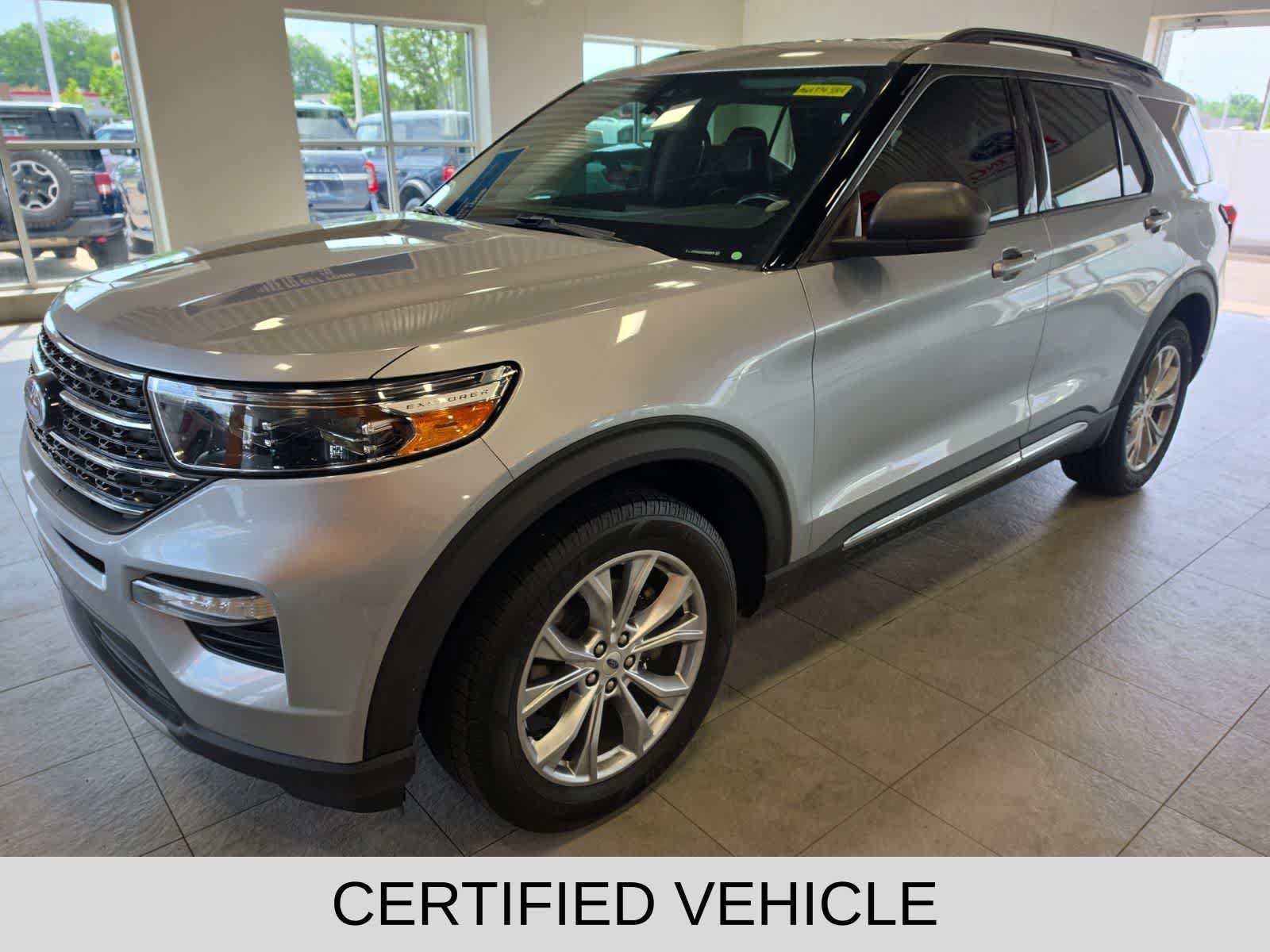 Certified 2021 Ford Explorer XLT w/ Equipment Group 202A AWD/4WD image 1