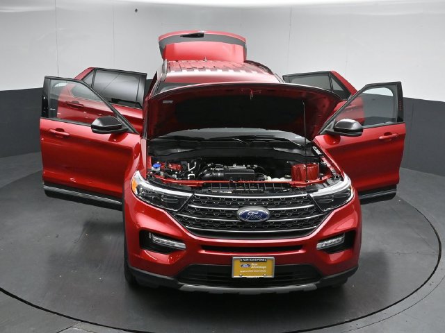 Certified 2024 Ford Explorer XLT w/ Equipment Group 202A AWD/4WD image 54