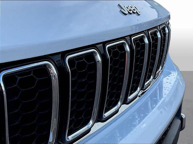 Used 2023 Jeep Grand Cherokee Overland w/ Luxury Tech Group IV AWD/4WD image 35