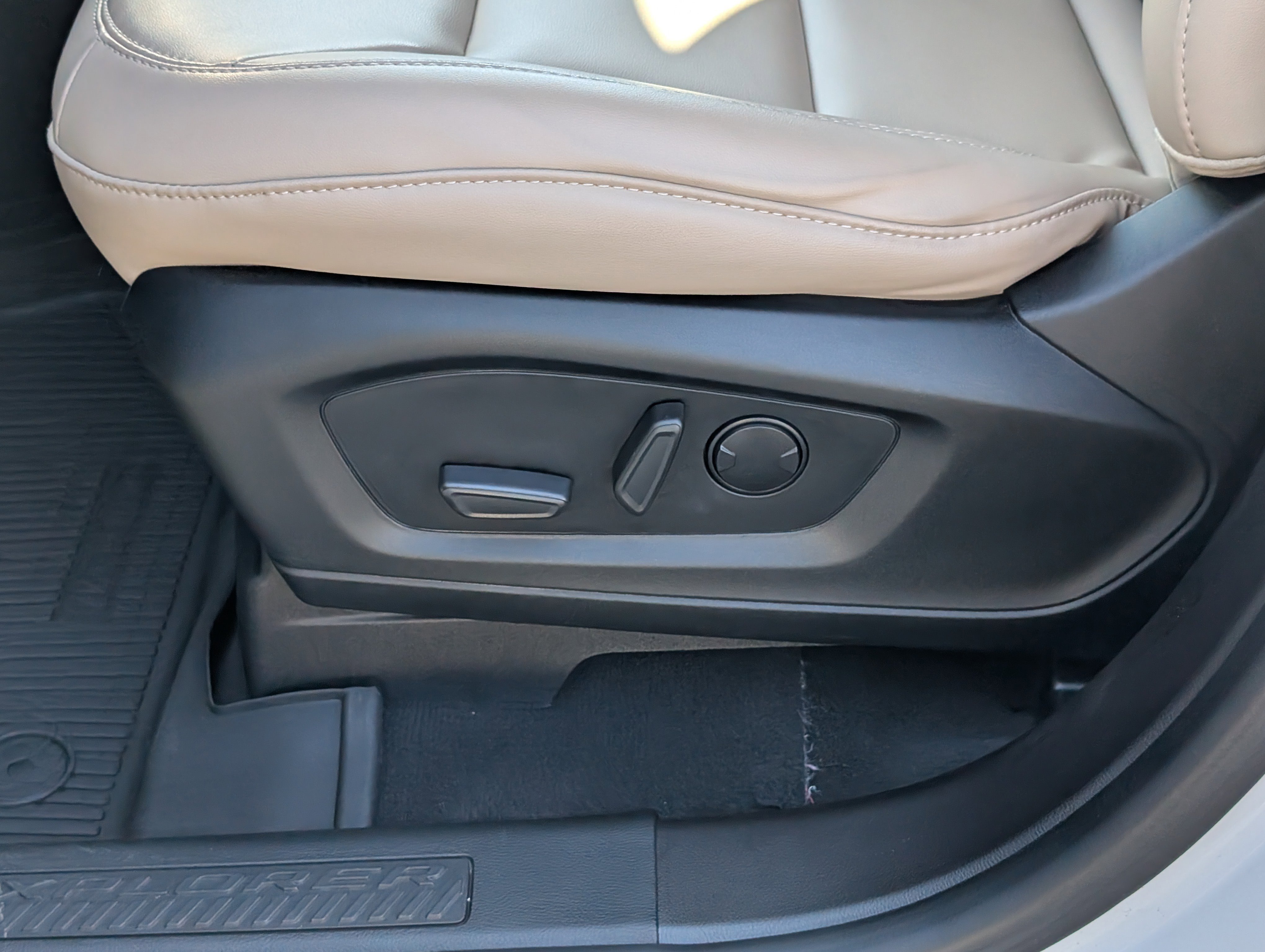 Certified 2022 Ford Explorer XLT w/ Equipment Group 202A image 24