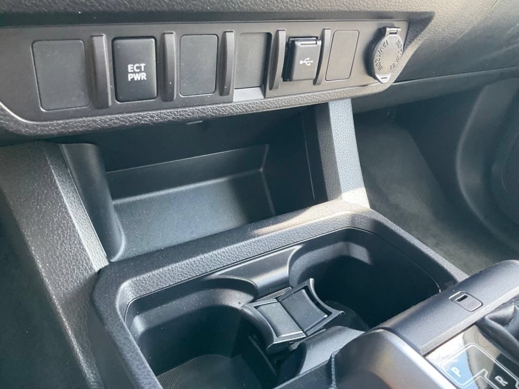 Used 2022 Toyota Tacoma SR5 AWD/4WD image 8