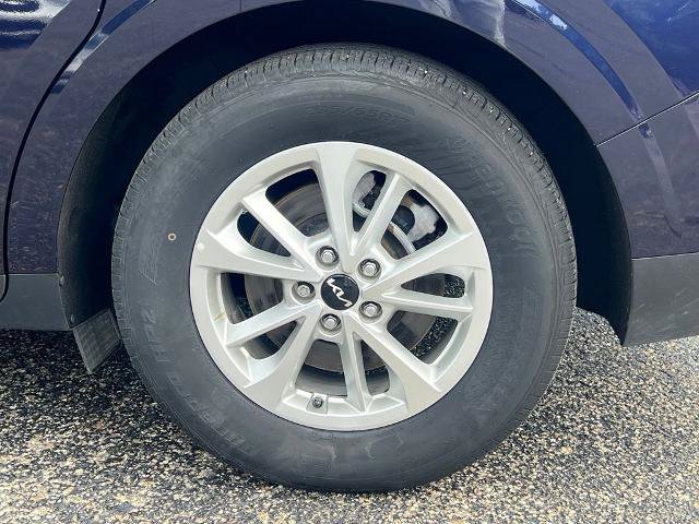 Used 2024 Kia Carnival LX FWD image 40