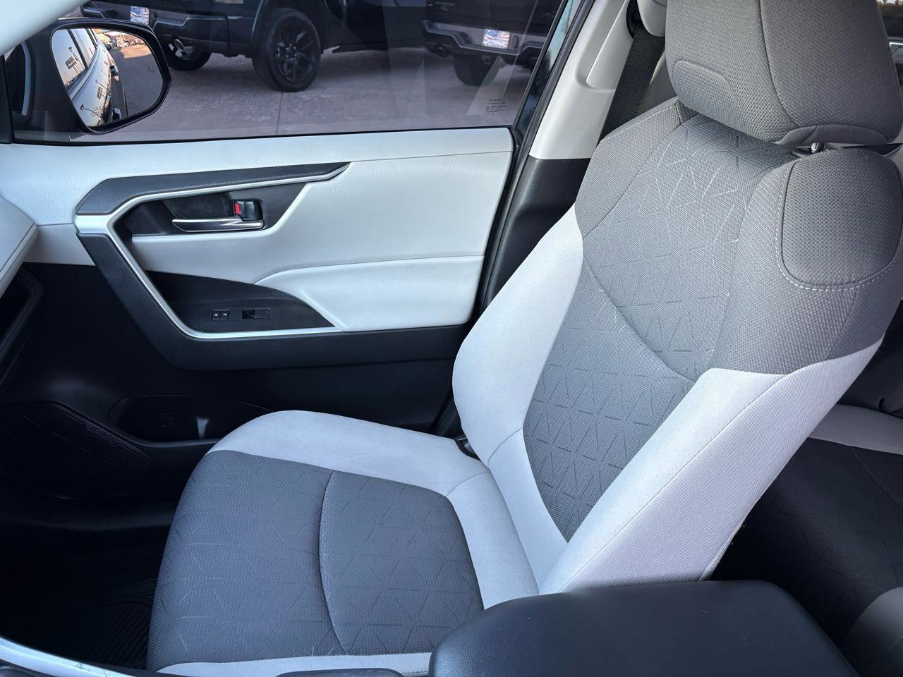 Used 2021 Toyota RAV4 XLE FWD image 18