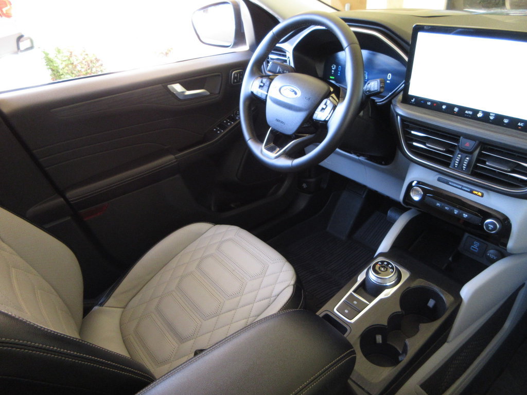 Certified 2023 Ford Escape SE w/ PHEV Premium Package FWD image 22