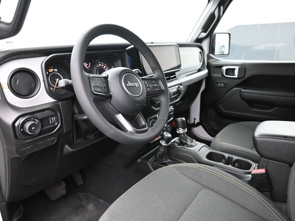 Used 2025 Jeep Wrangler Unlimited Sport AWD/4WD image 18