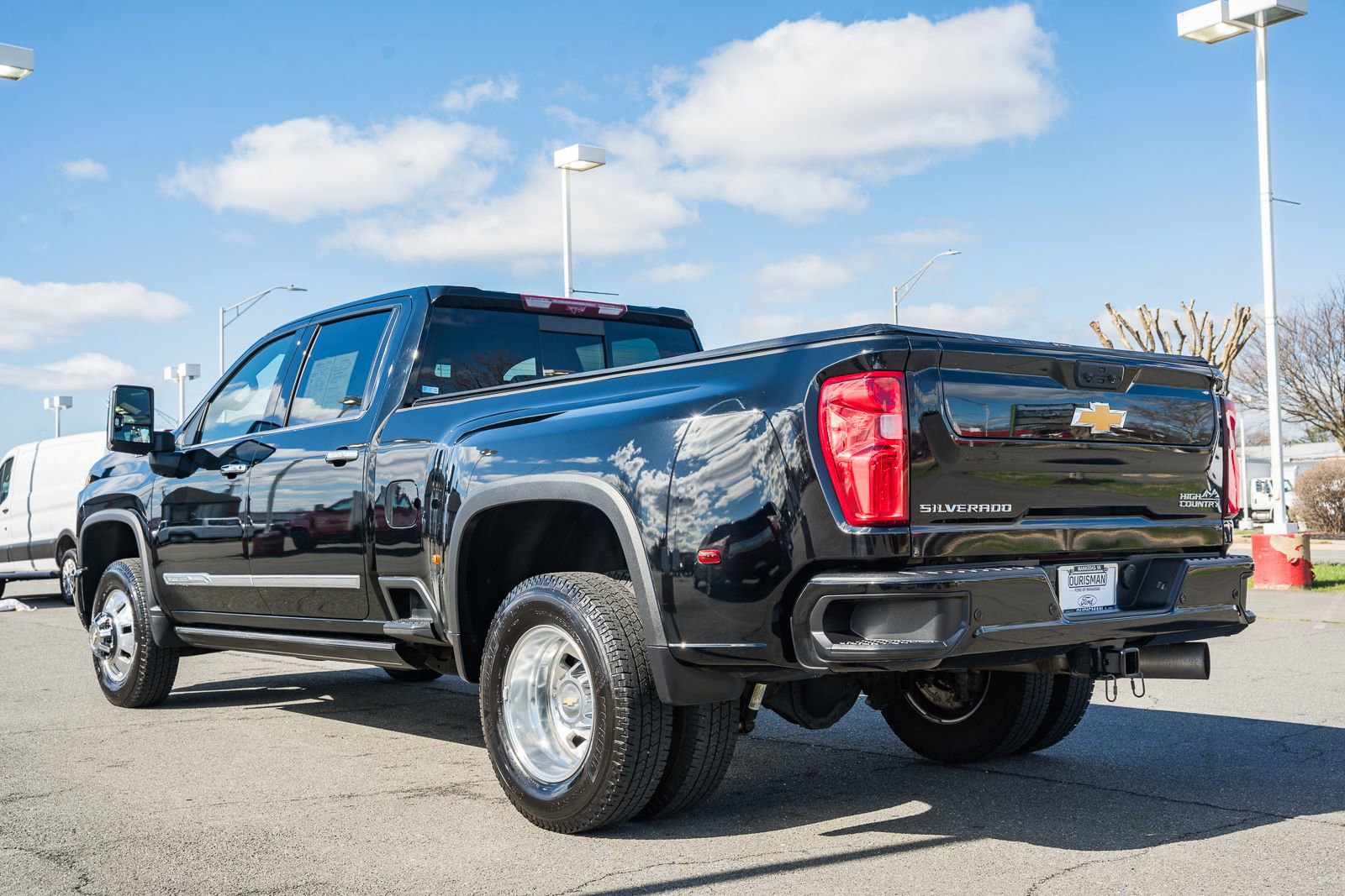 Used 2024 Chevrolet Silverado 3500 High Country w/ High Country Premium Package image 6