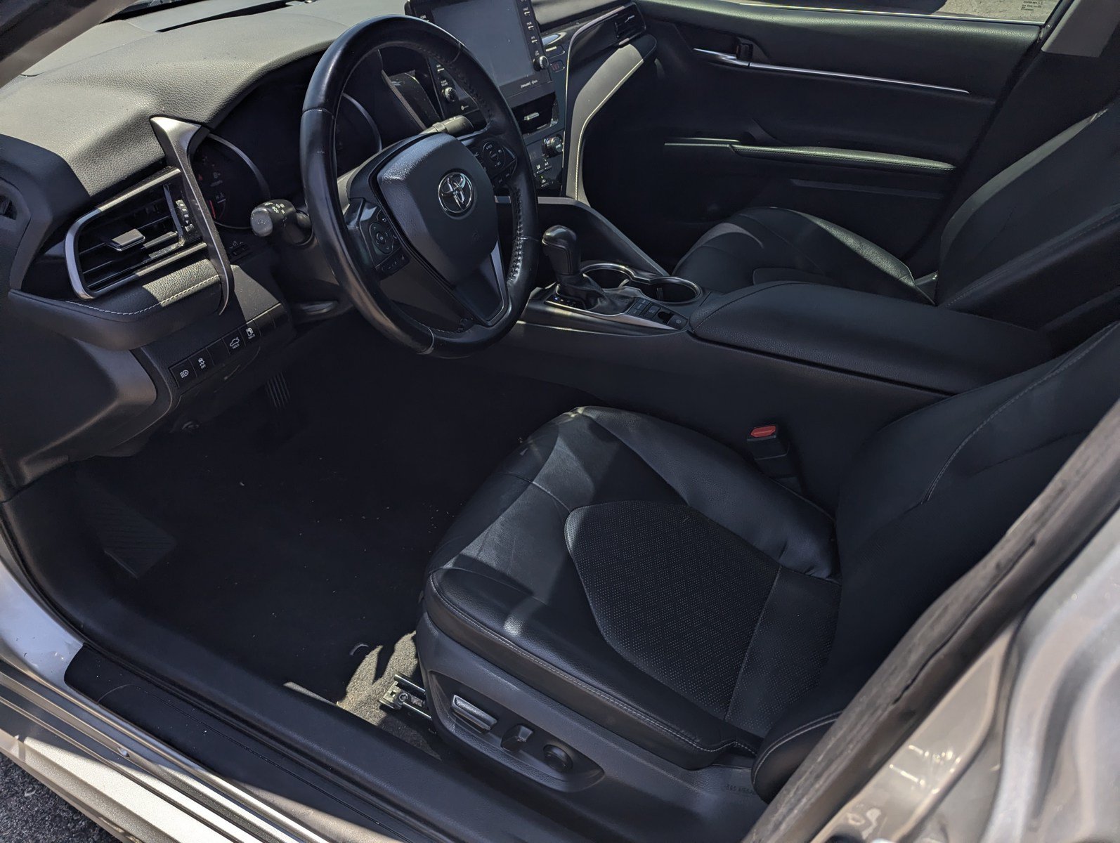 Used 2021 Toyota Camry XSE w/ Carpet Mat Package (TMS) FWD image 8