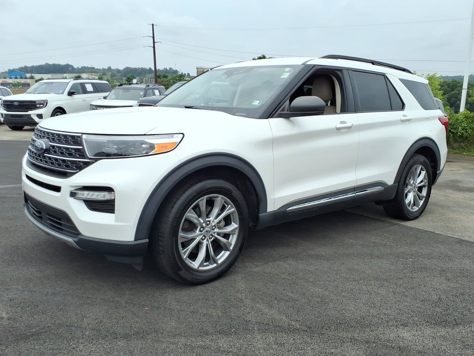Certified 2020 Ford Explorer XLT w/ Equipment Group 202A AWD/4WD image 3